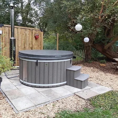 Rumah Senang Wellness Met Hottub En Tuin Ewijk Exterior photo