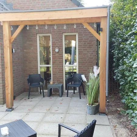 Rumah Senang Wellness Met Hottub En Tuin Ewijk Exterior photo