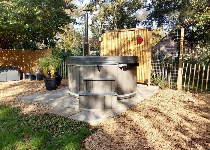 Rumah Senang Wellness Met Hottub En Tuin