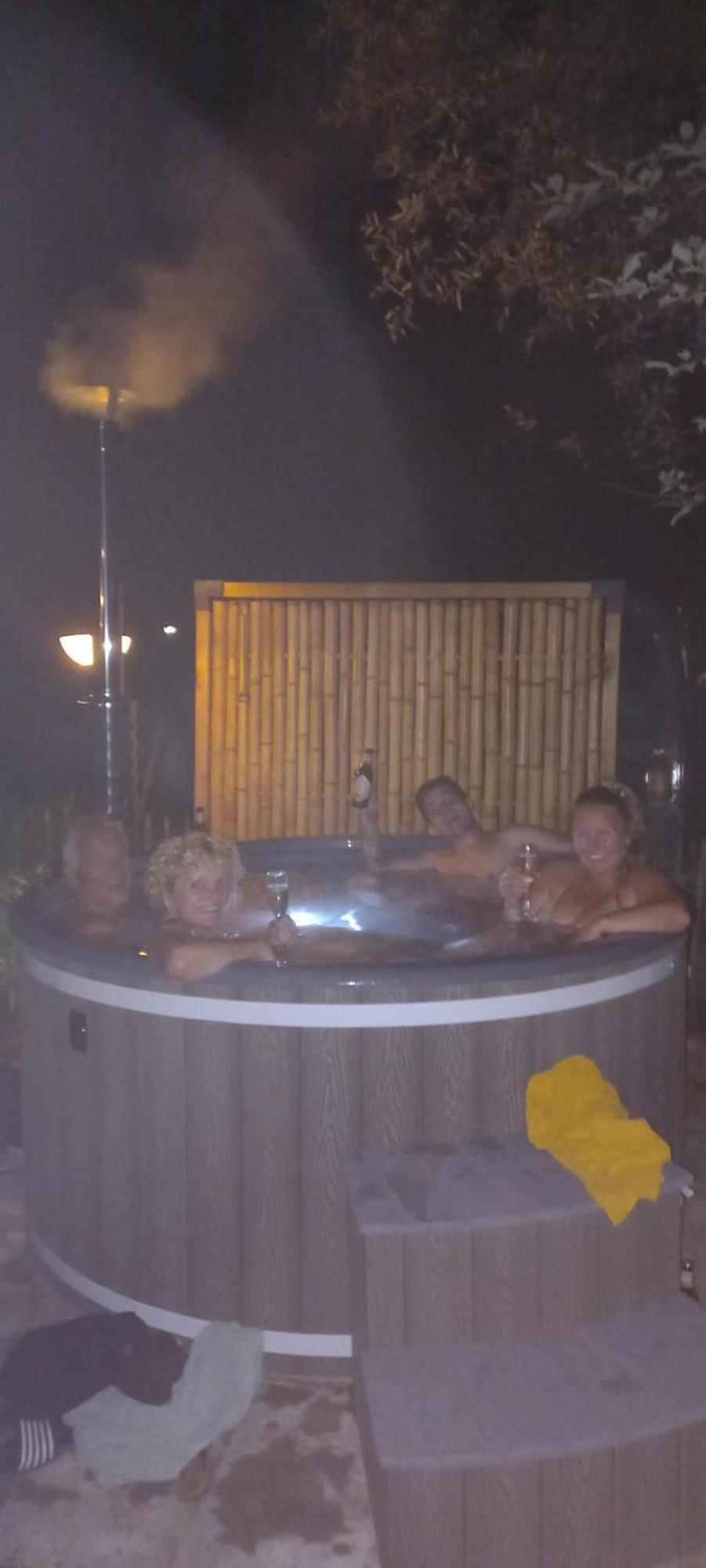 Rumah Senang Wellness Met Hottub En Tuin Ferienhaus